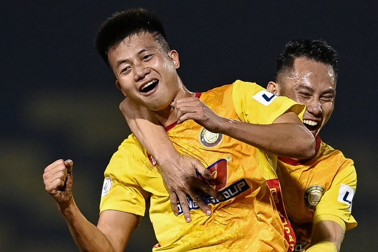 HLV Petrovic: 'Trinh Van Loi hay nhat CLB Thanh Hoa' hinh anh