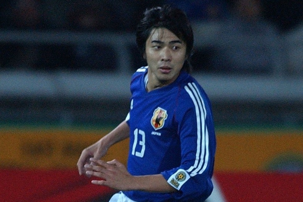 Hoc tro cu cua HLV Troussier van thi dau o tuoi 41 hinh anh