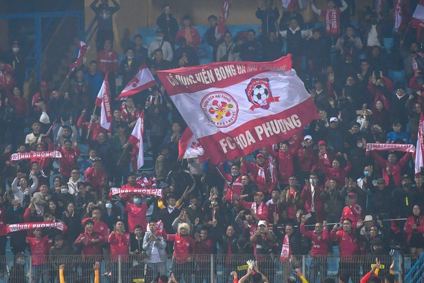 San Lach Tray mo cua don khan gia tran CLB Hai Phong gap Ha Noi hinh anh