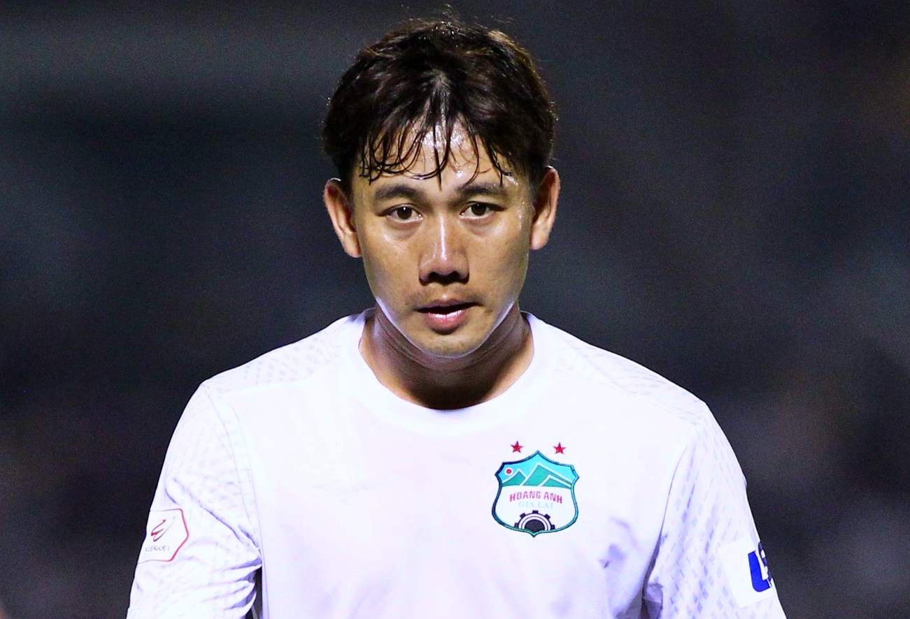 HLV Kiatisuk dau dau vi ghe du bi o HAGL hinh anh