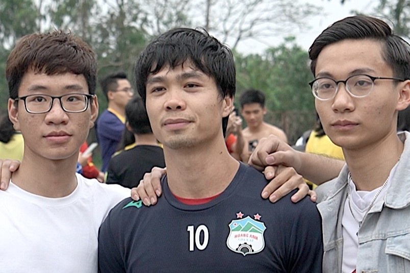 Nguoi ham mo Hai Phong sung suong khi gap Cong Phuong hinh anh