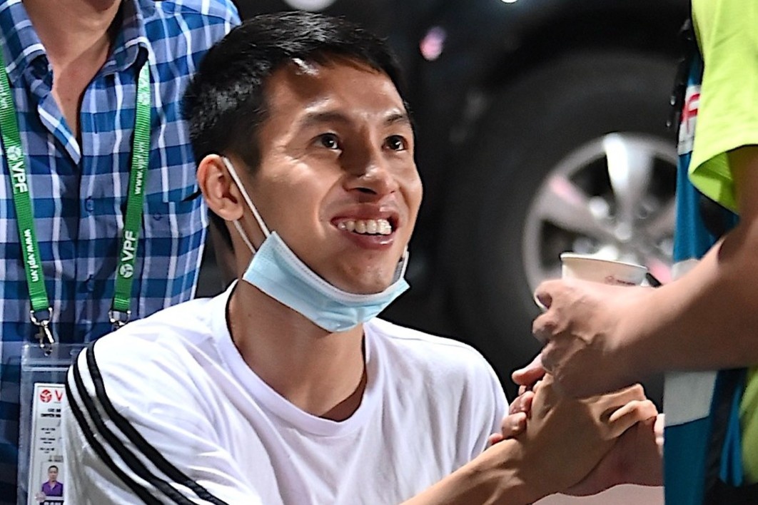 Hung Dung ngoi xe lan den co vu dong doi dau Viettel hinh anh