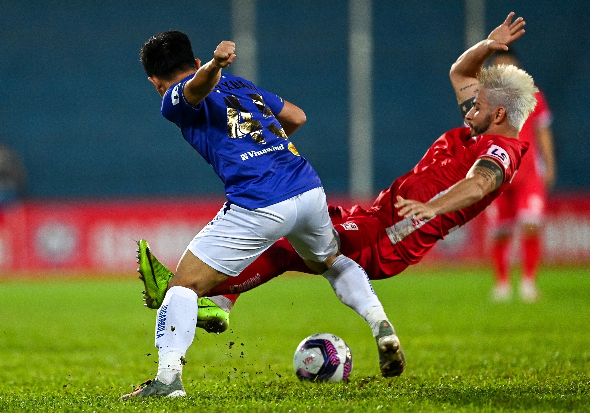 ngoai binh v.league anh 5