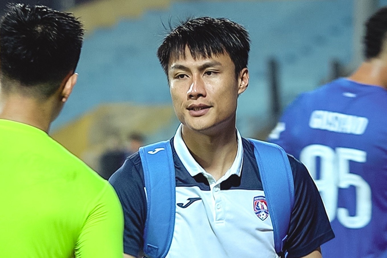 HLV Quang Ninh: 'The luc cau thu khong dam bao' hinh anh