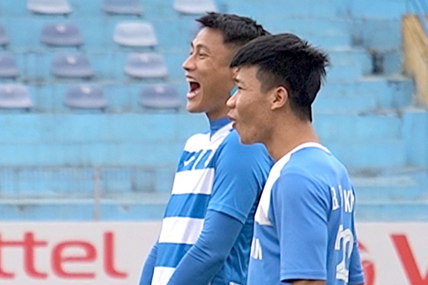 Cau thu CLB Quang Ninh phan khoi trong ngay duoc tra 7 thang luong hinh anh