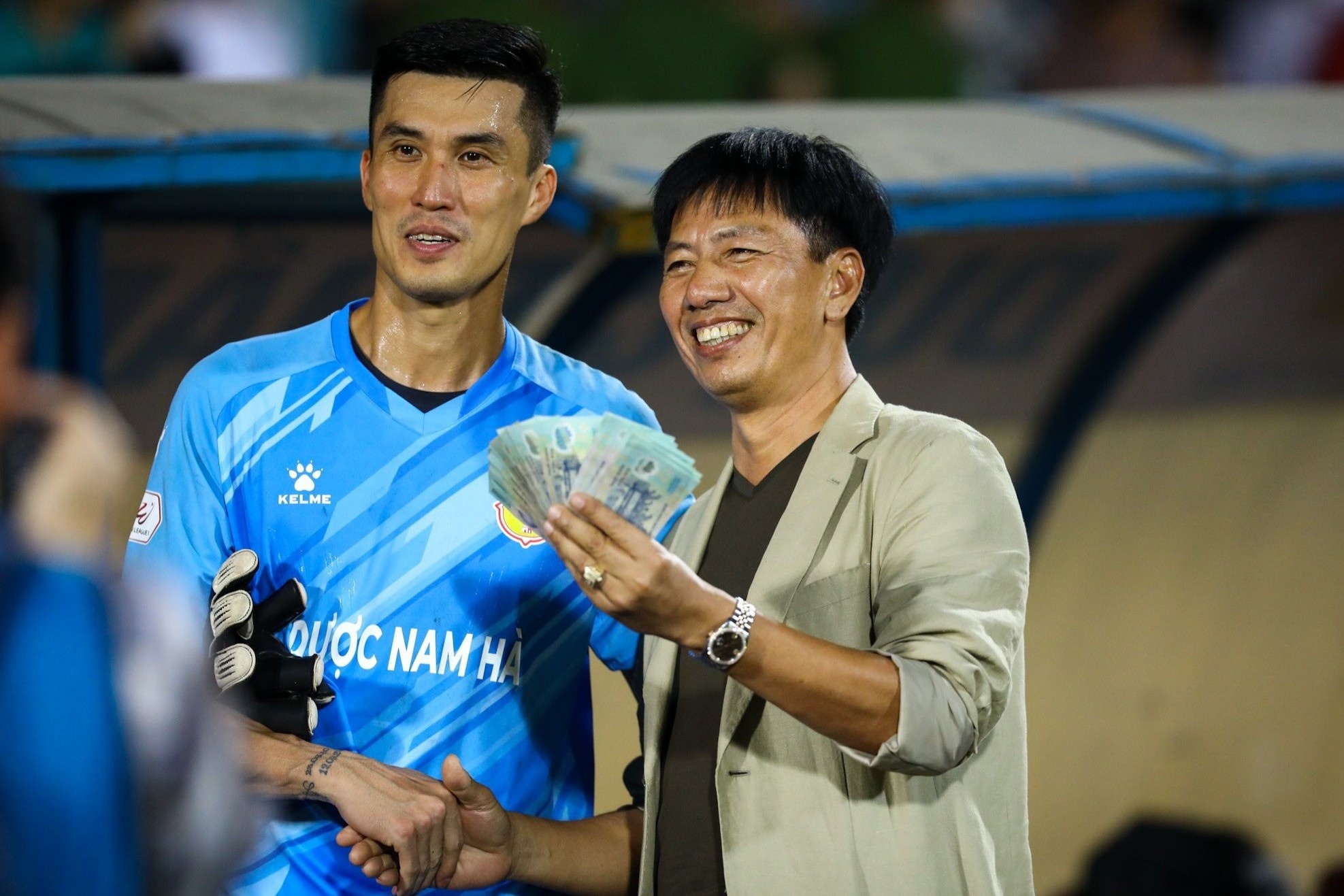 CLB Nam Dinh duoc thuong tien sau tran thang TP.HCM hinh anh