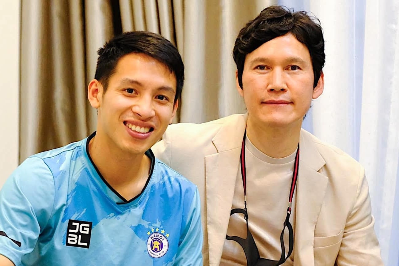 Tan HLV truong CLB Ha Noi tham Hung Dung hinh anh