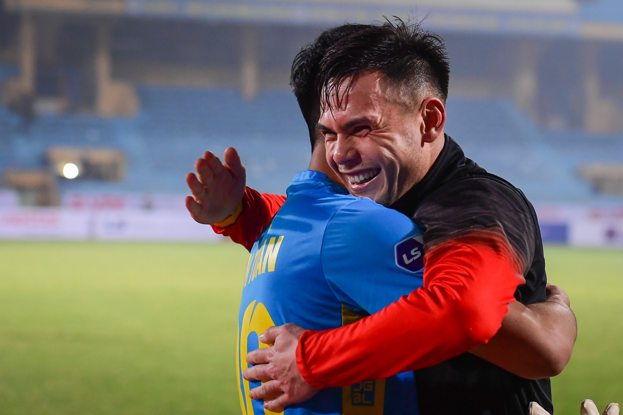 Tan chu tich CLB Hai Phong thuong nong sau tran thang doi hang Nhat hinh anh