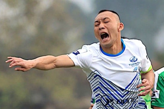 Doi bong cua HLV Vu Nhu Thanh noi dai mach tran tham hai hinh anh