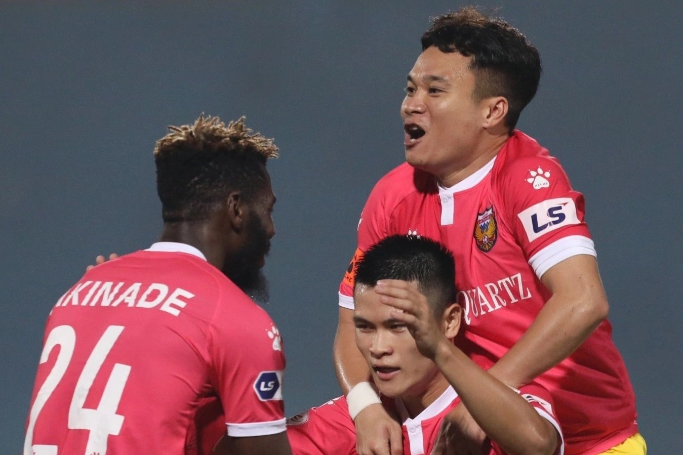 Hoan tran CLB Viettel - Ha Tinh vi dich Covid-19 hinh anh