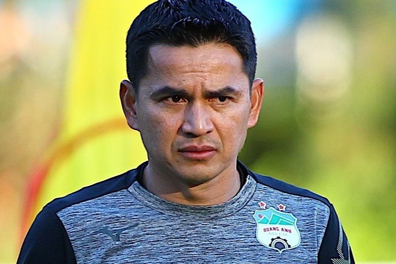 HLV Kiatisuk: 'Toi van con dau dau, khong the ngu ngon' hinh anh