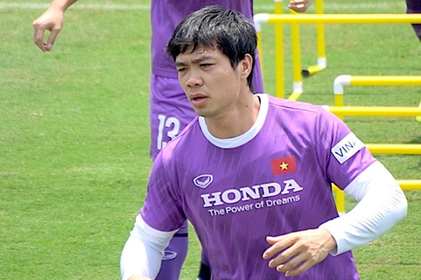 HLV Park bat ngo thay doi lich tap cua tuyen Viet Nam hinh anh