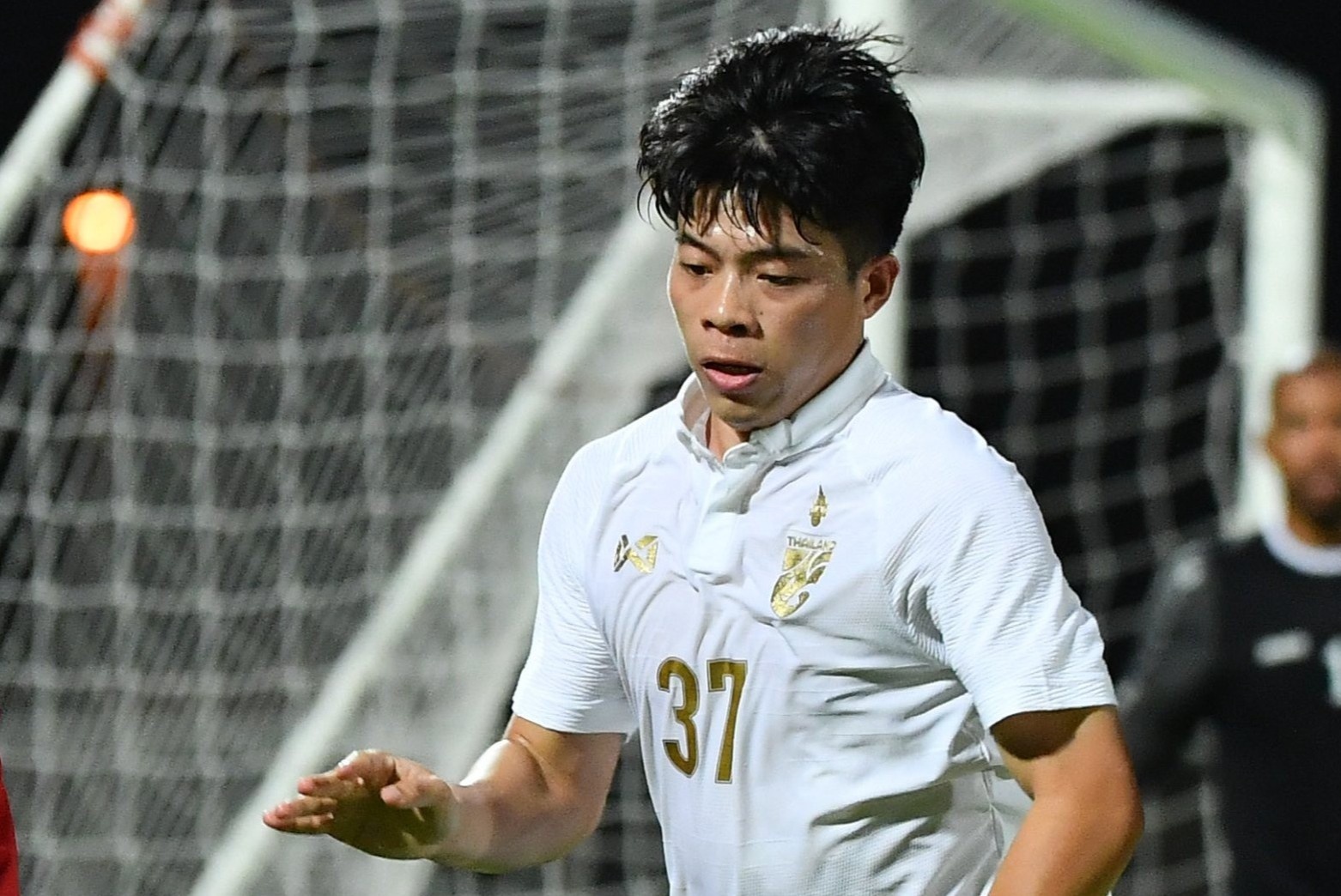 Tuyen Thai Lan bat luc trong tran giao huu voi Oman hinh anh