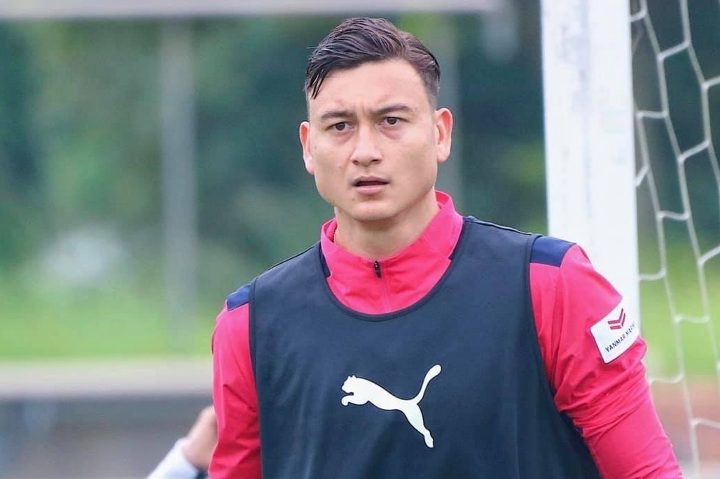 Van Lam lan dau duoc Cerezo Osaka dang ky o J1 League hinh anh