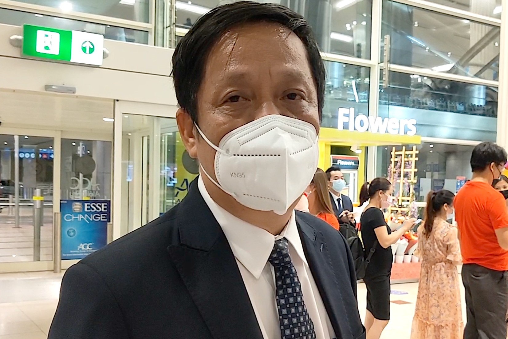 Dai su Viet Nam tai UAE chuc thay tro HLV Park thi dau thanh cong hinh anh