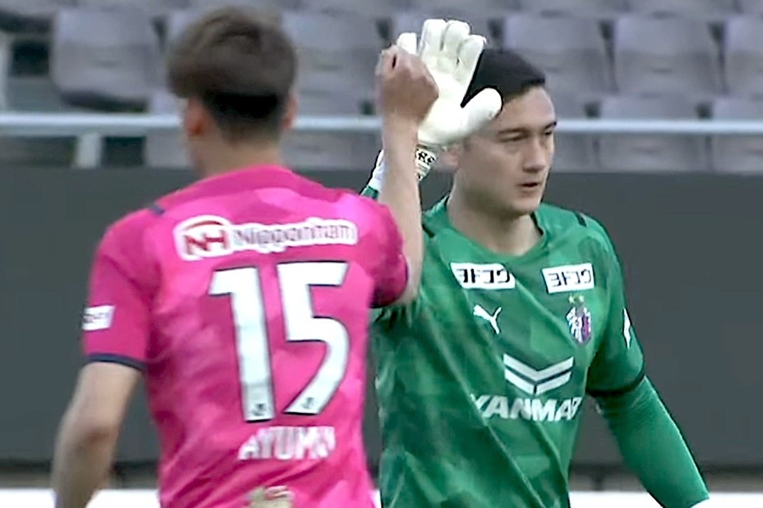 Binh luan vien Nhat Ban noi tieng Viet khi gioi thieu Van Lam hinh anh