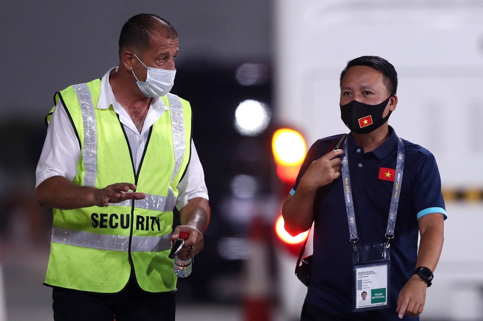 Tuyen Viet Nam cam phong vien nuoc ngoai den buoi tap hinh anh