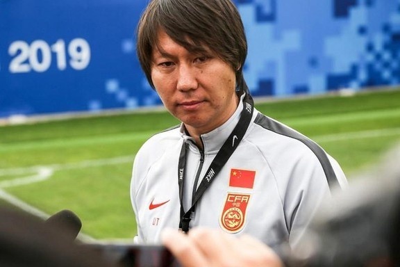 Phan ung cua HLV tuyen Trung Quoc sau buoi boc tham chia bang hinh anh