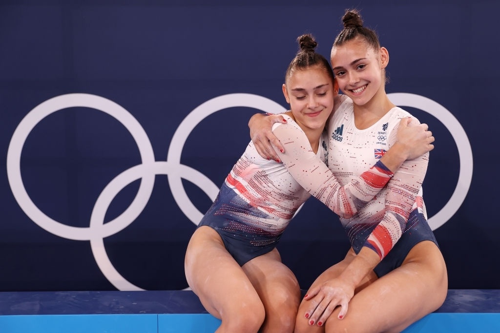 chi em song sinh vuong quoc anh anh 11