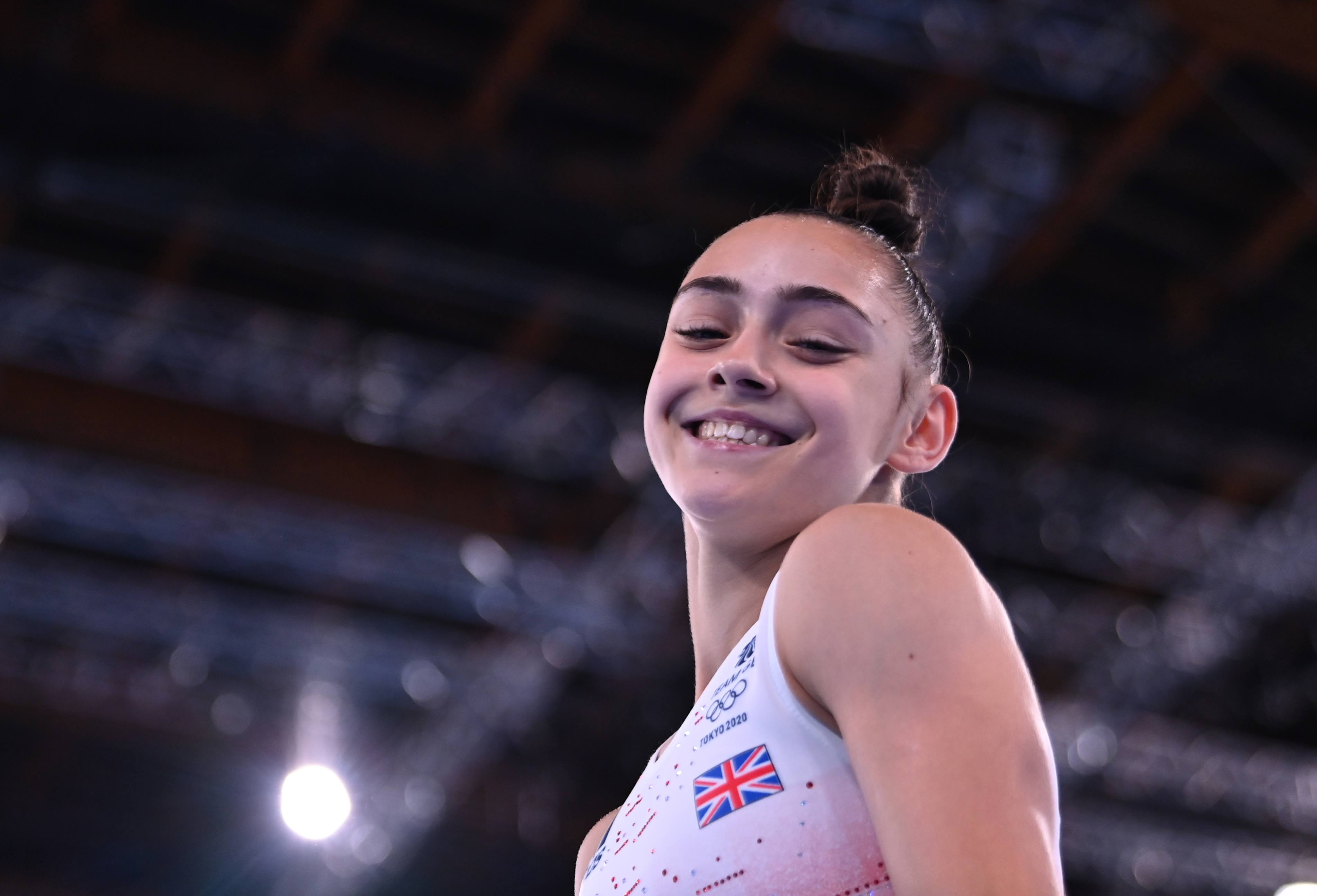 chi em song sinh vuong quoc anh anh 8