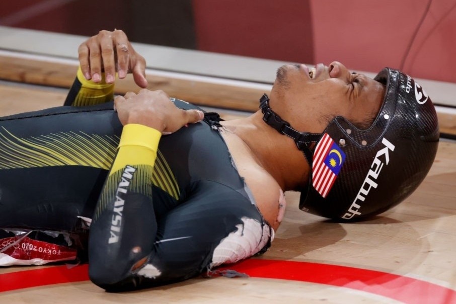 VDV Malaysia vao tu ket Olympic sau tai nan xe dap long chao hinh anh