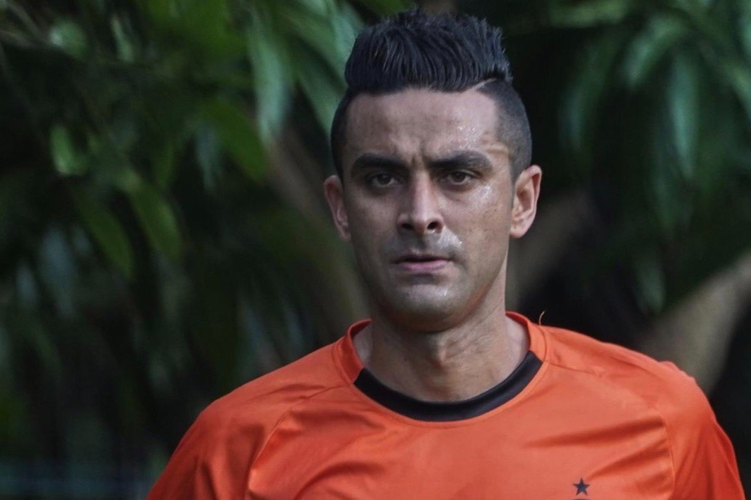 Cau thu nhap tich 37 tuoi xin duoc len tuyen Indonesia hinh anh