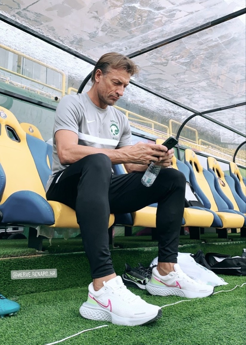 ve dien trai cua hlv herve renard anh 5