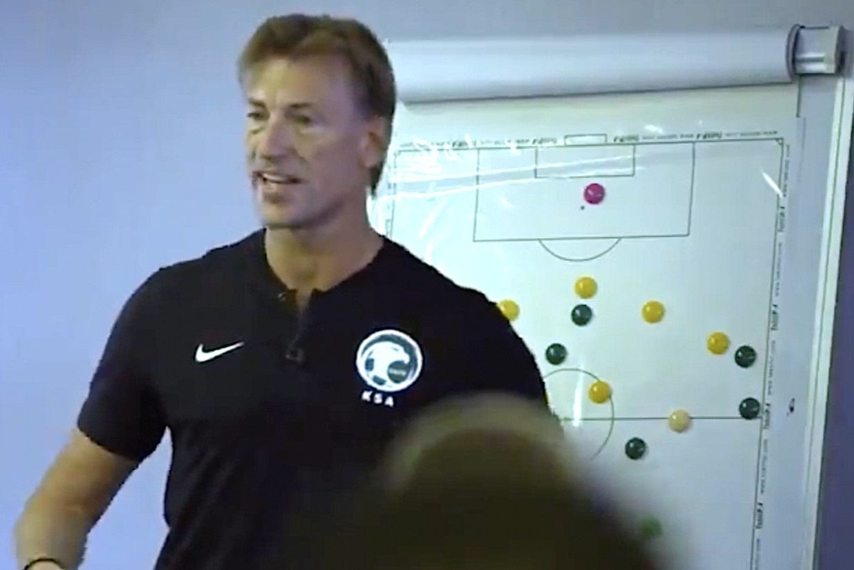 HLV tuyen Saudi Arabia lo sa ban tran Viet Nam hinh anh