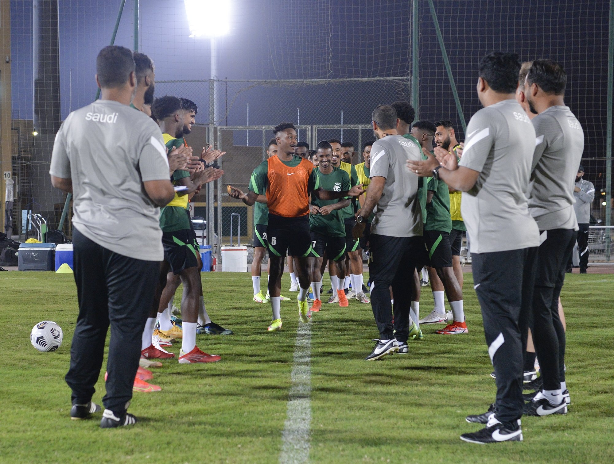 tuyen Saudi Arabia tap luyen anh 1