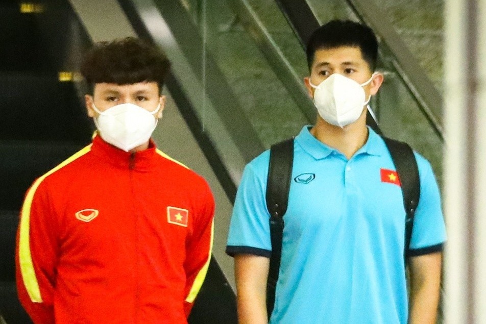 HLV Park cho 4 tuyen thu di kiem tra chan thuong hinh anh