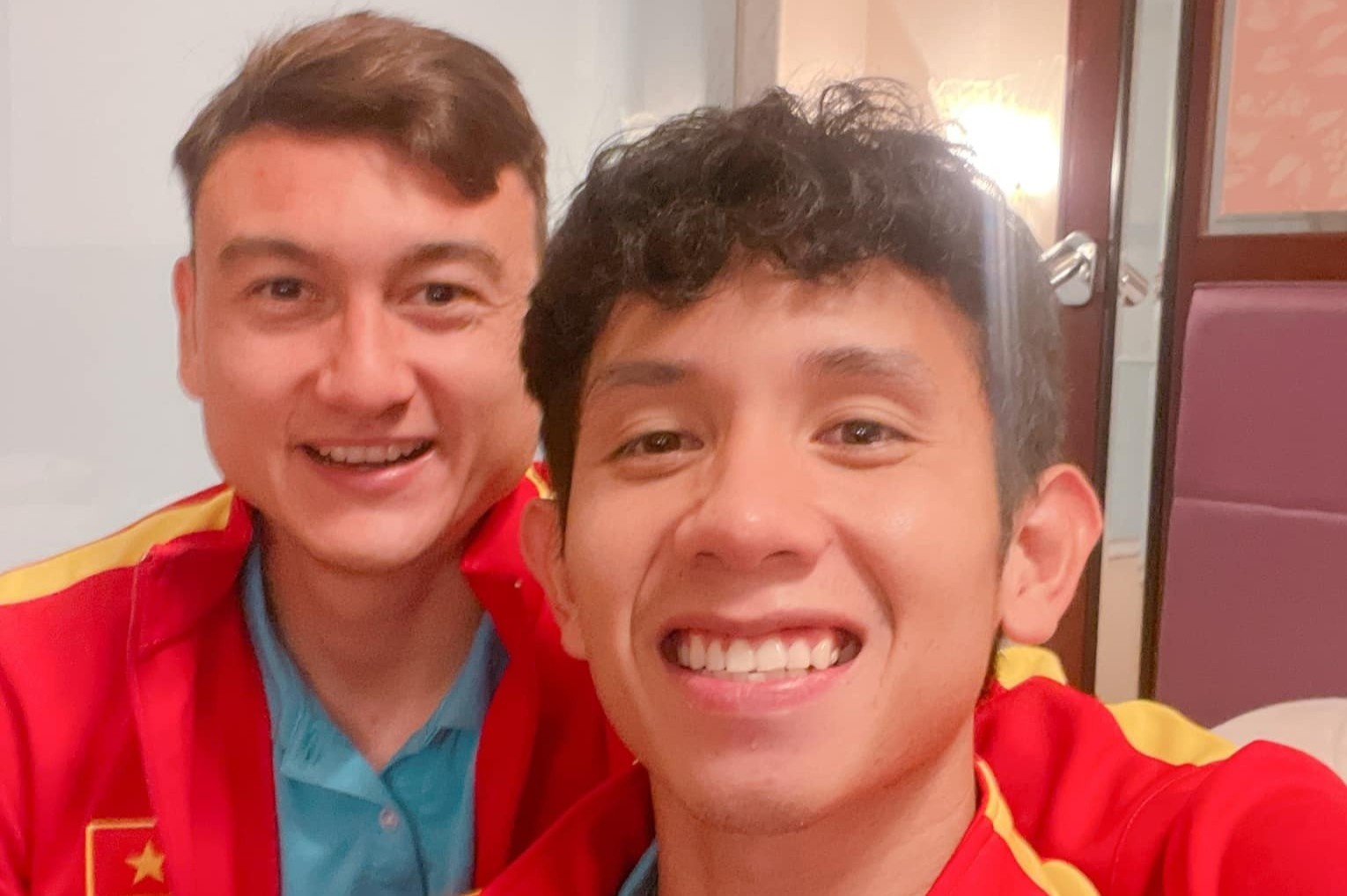 Tuyen thu Viet Nam dong vien nhau sau tran thua Australia hinh anh