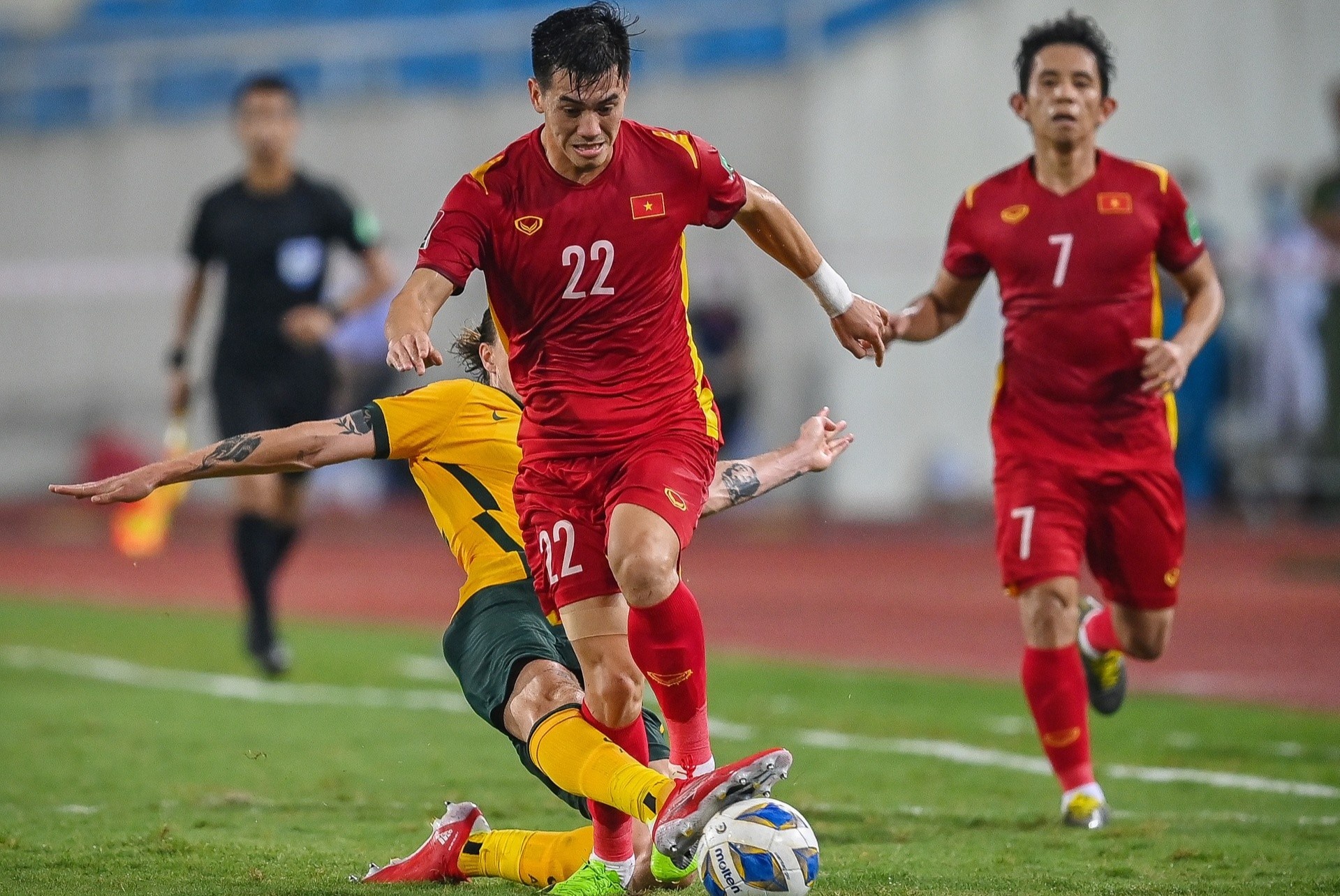 Trung ve Australia che mat san My Dinh xau hinh anh