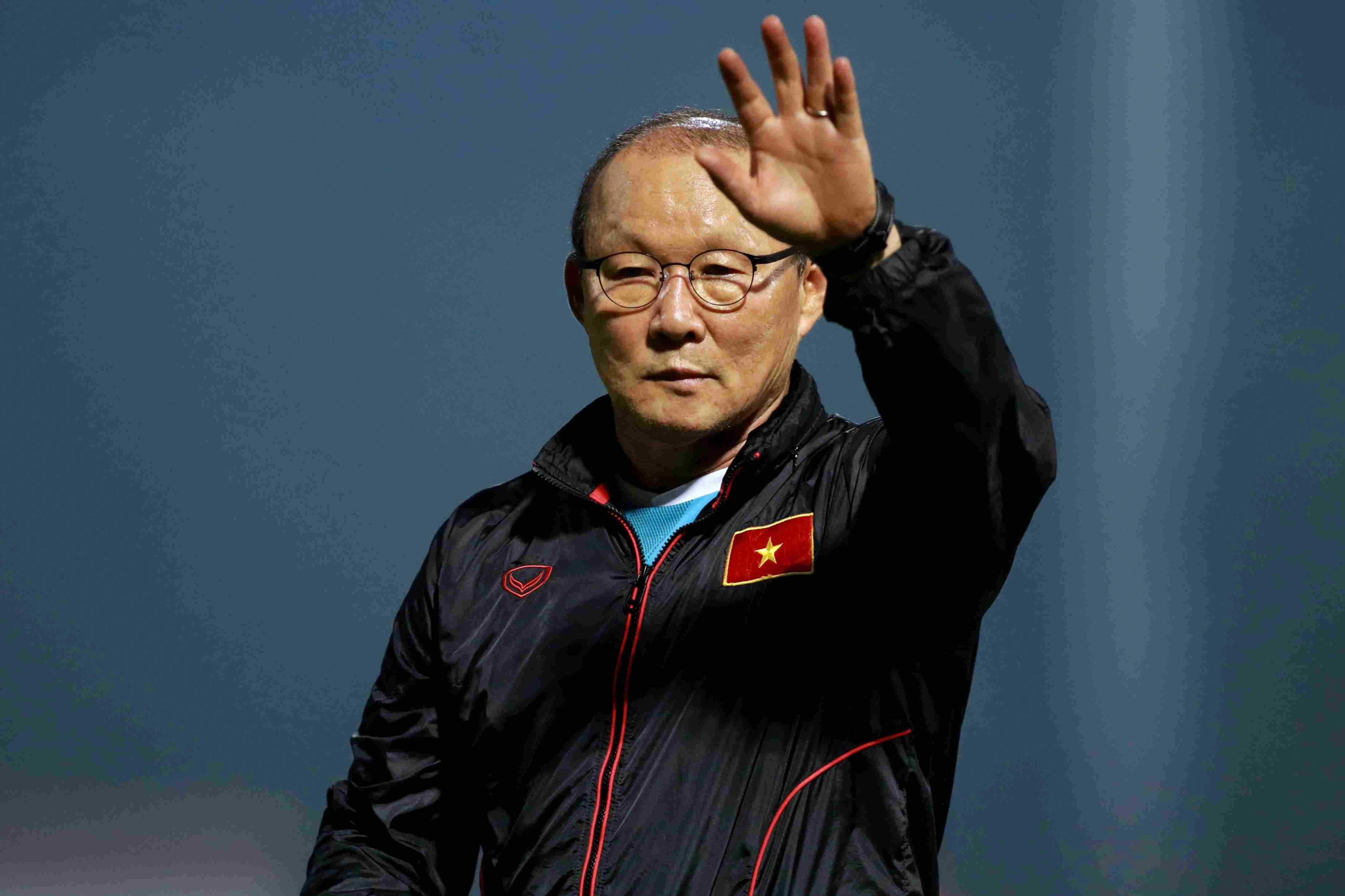 HLV Park lam viec voi tuyen Viet Nam tu xa hinh anh