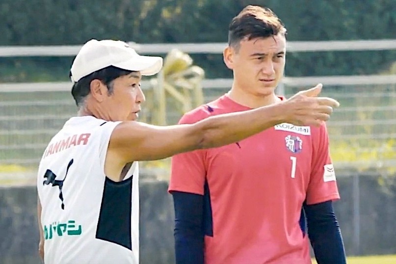 HLV Nhat Ban: 'Van Lam can hoc cach chi huy dong doi' hinh anh