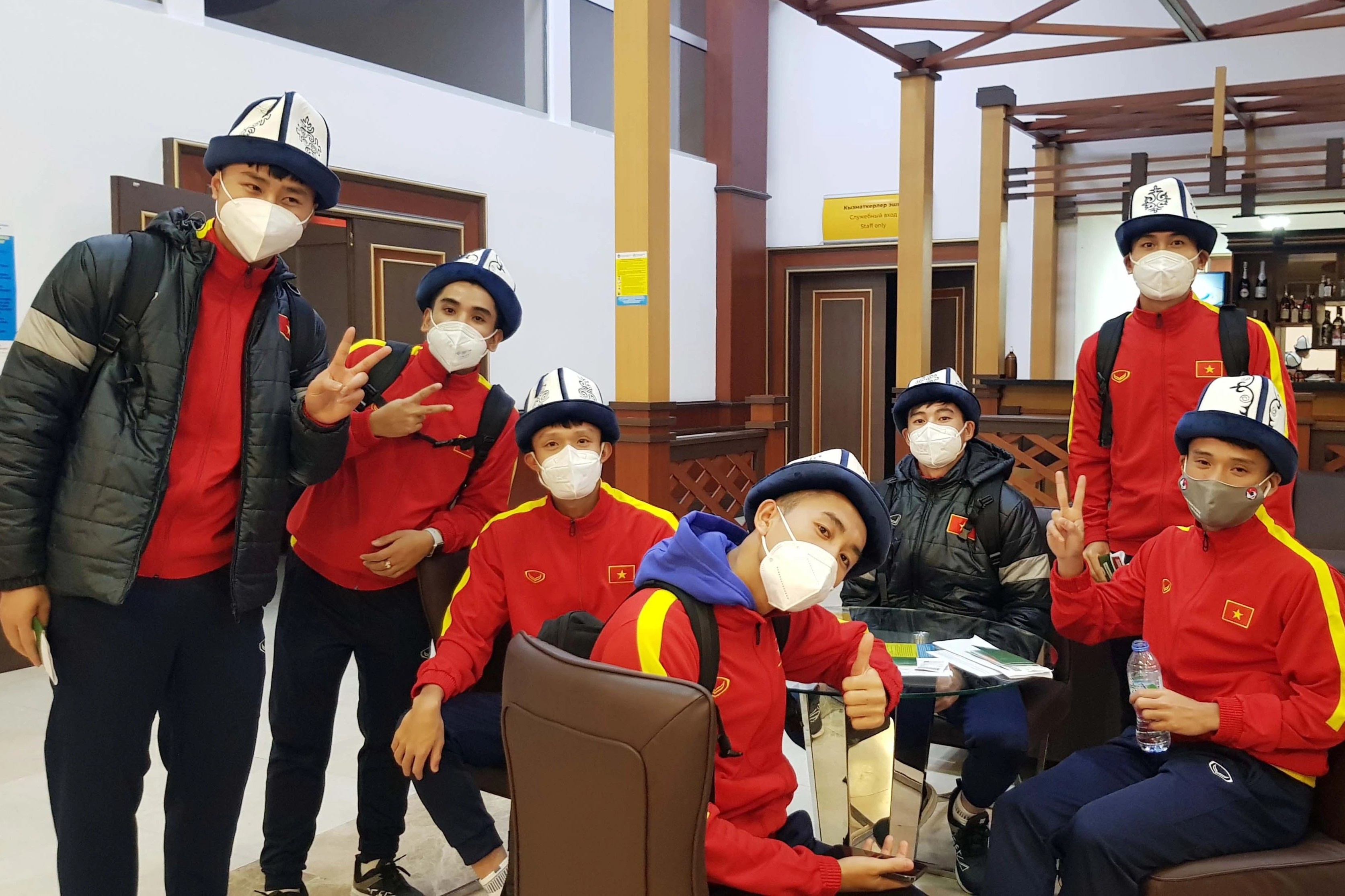 U23 Viet Nam qua canh o UAE truoc khi ve nuoc hinh anh