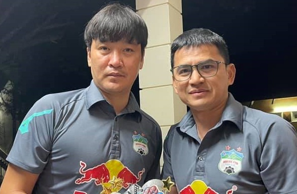 HLV Kiatisuk chia tay tro ly nguoi Han Quoc hinh anh