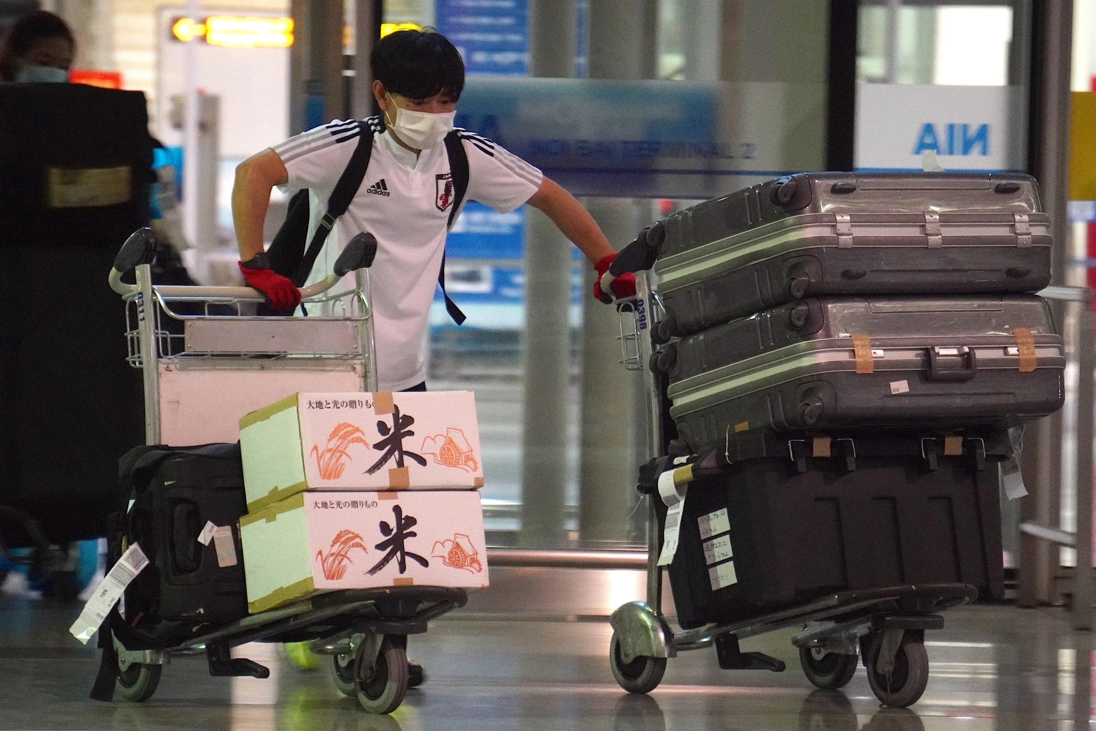 Doan tien tram Nhat Ban lang le den Ha Noi trong dem hinh anh