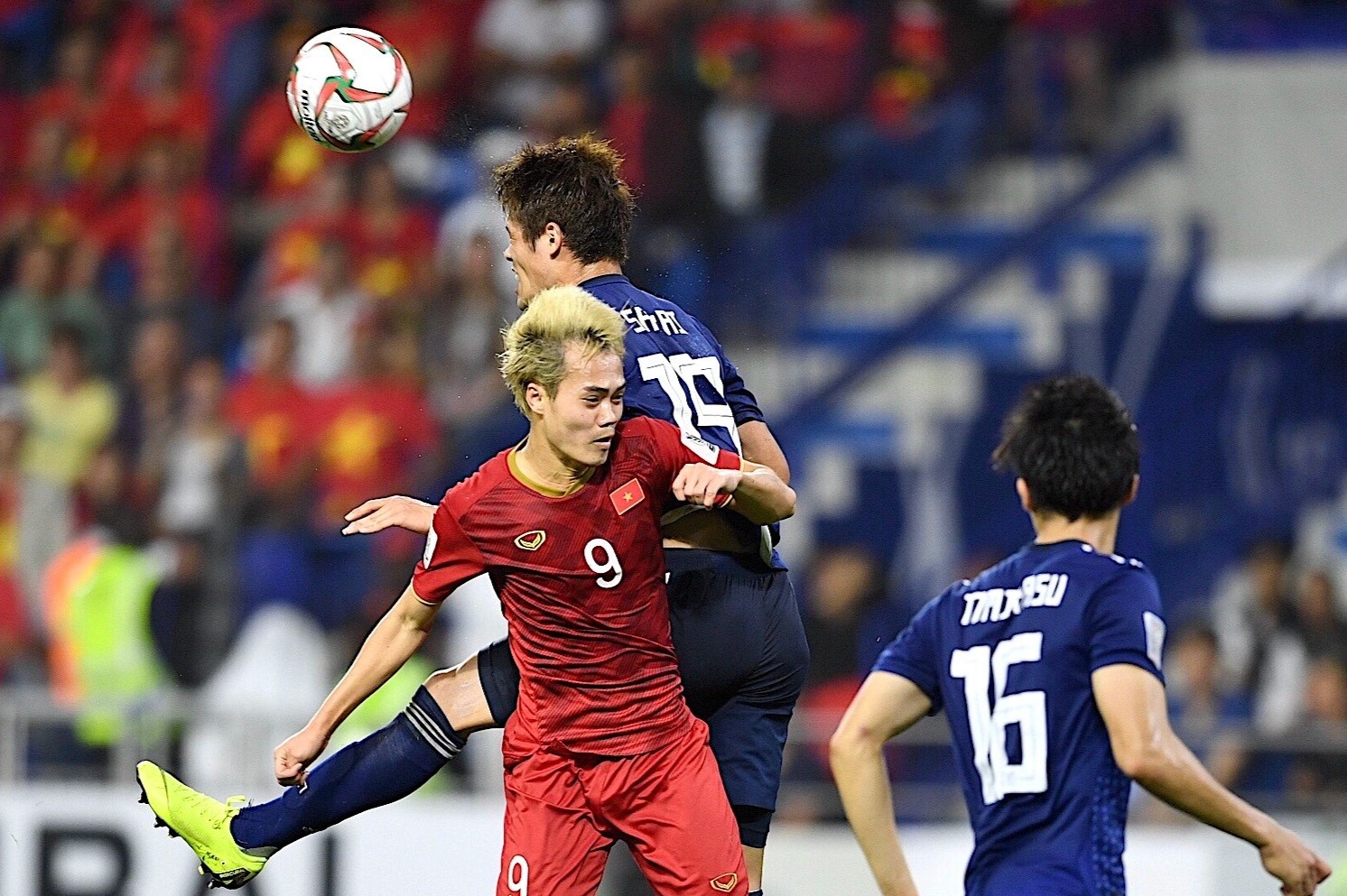 Phong vien Nhat: 'Tuyen Viet Nam nhanh nhen nhung the hinh thap be' hinh anh