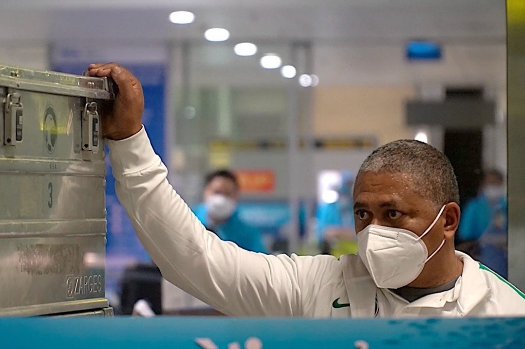 Tuyen Saudi Arabia gap su co o san bay Noi Bai hinh anh