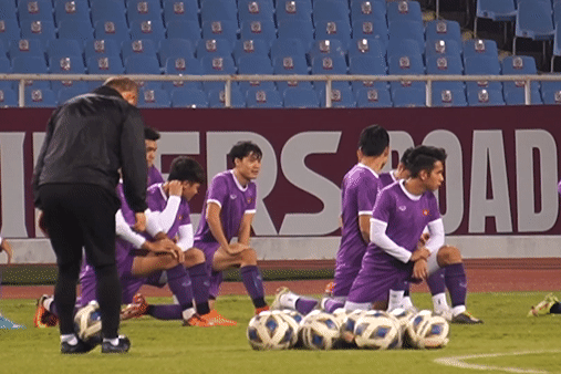 HLV Park treu Cong Phuong trong buoi tap truoc tran gap Saudi Arabia hinh anh