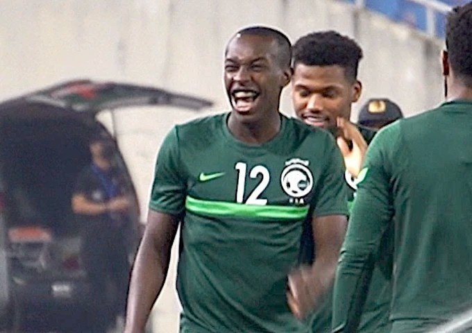 Tuyen Saudi Arabia cuoi dua thoai mai truoc tran gap Viet Nam hinh anh