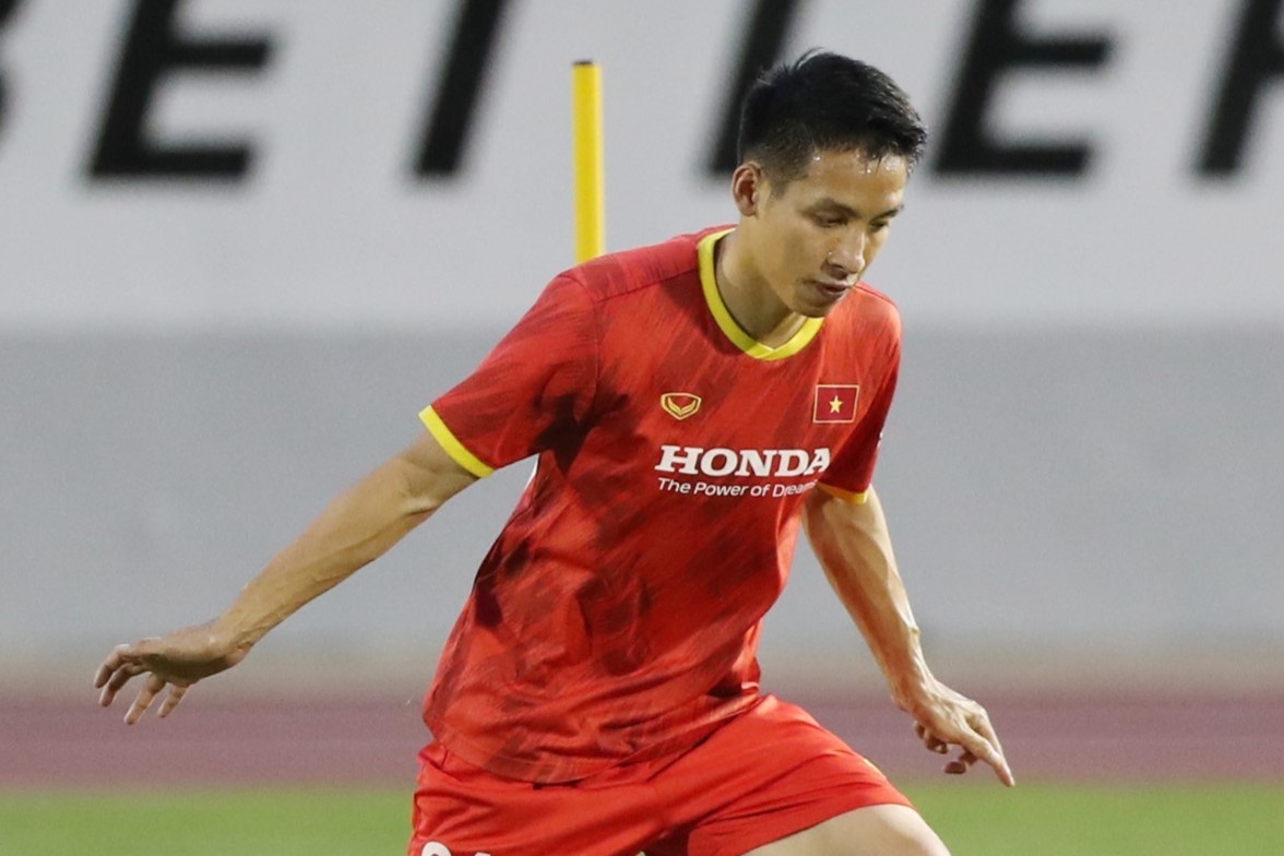 Nhung buoc chay cua Hung Dung trong ngay dau tro lai tuyen Viet Nam hinh anh