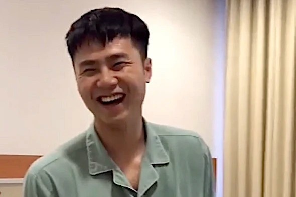 HLV Park goi video, dong vien Van Toan truoc ca phau thuat hinh anh