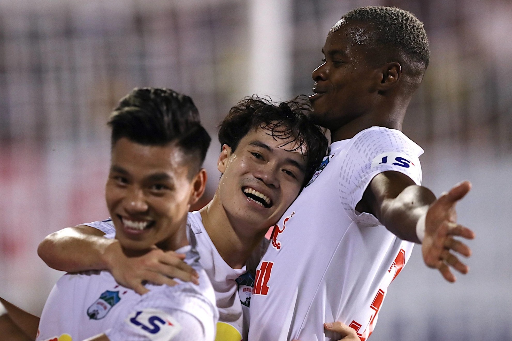 Ban quyen truyen hinh V.League tang gia gan 20 lan tu nam 2023 hinh anh