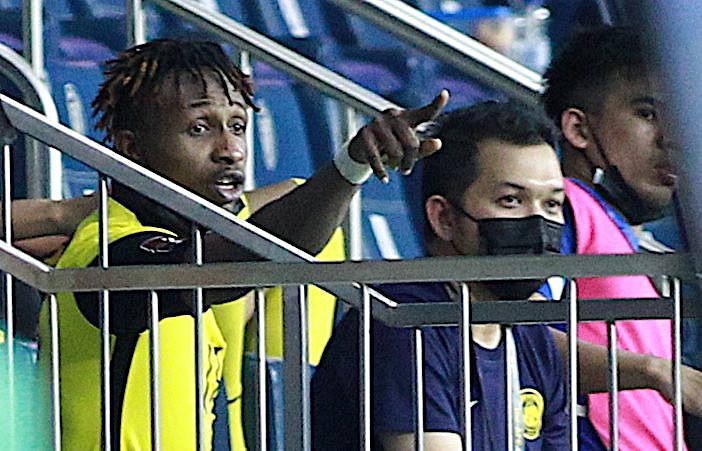 Cau thu nhap tich bi gach ten khoi tuyen Malaysia hinh anh