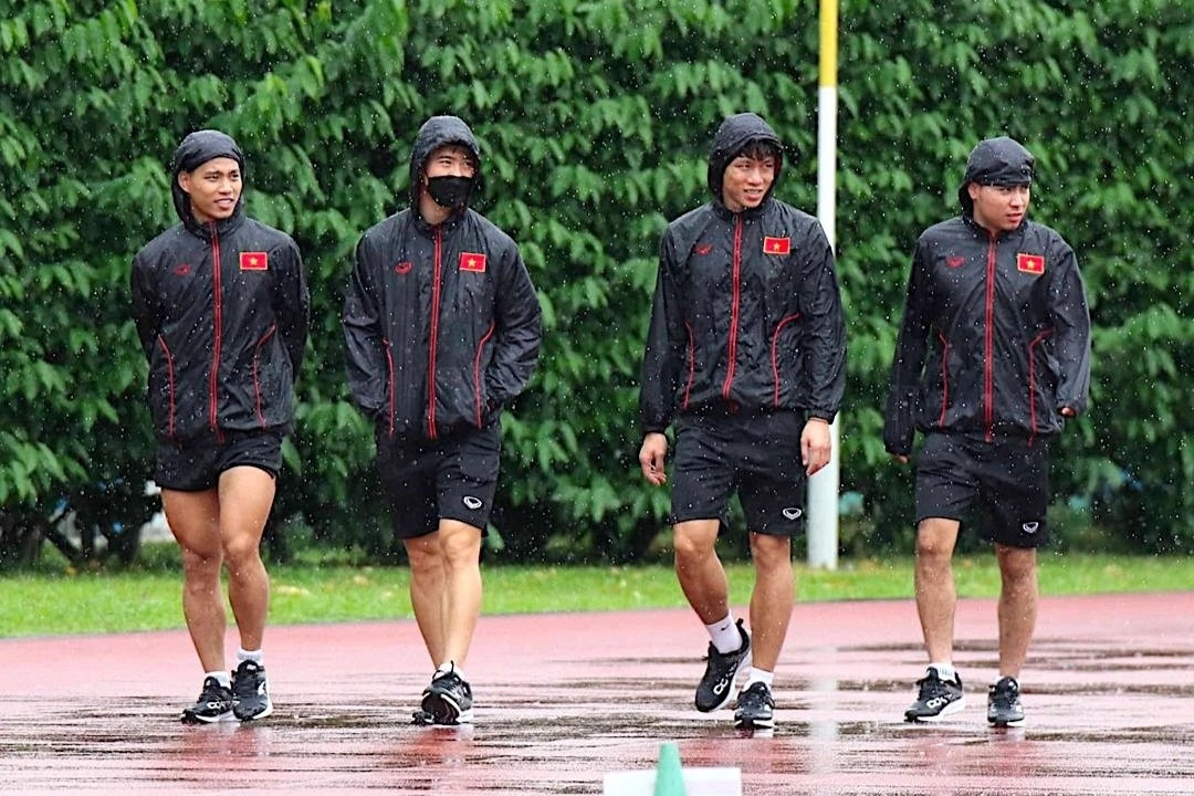 Tuyen Viet Nam thoai mai trong buoi tap dau tien o Singapore hinh anh