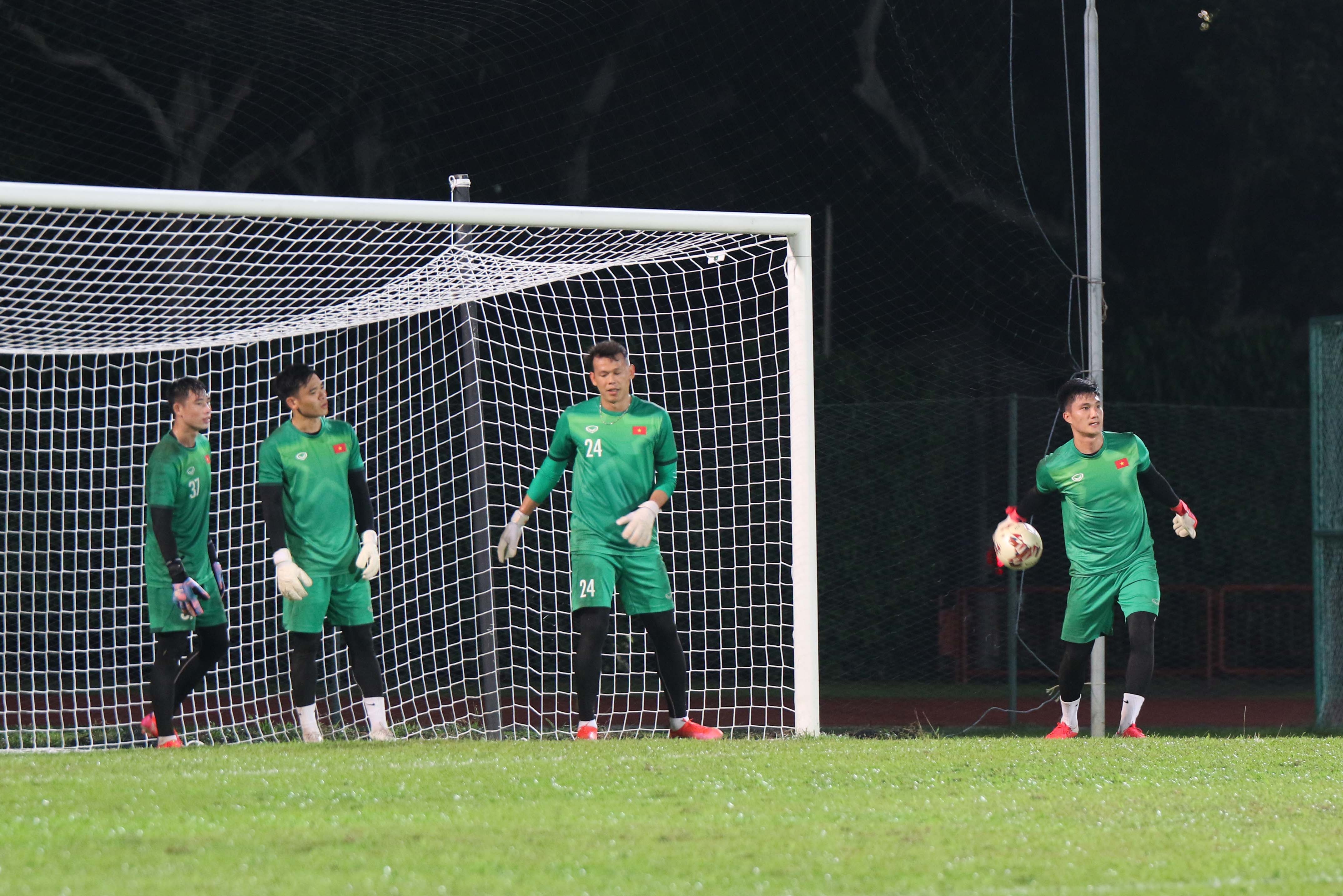 quang hai chan thuong anh 7