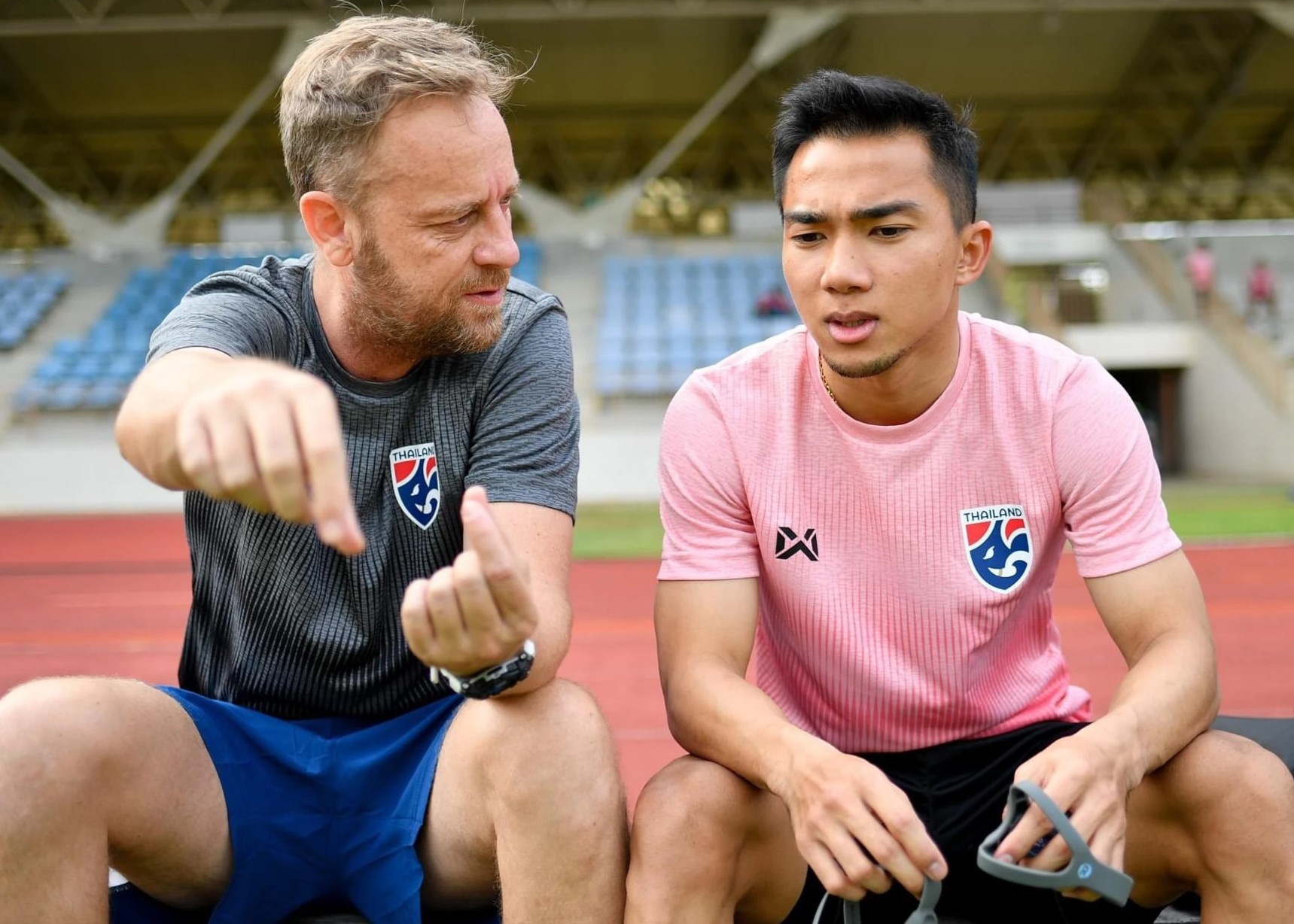 Bunmathan, Chanathip tro ve tuyen Thai Lan hinh anh