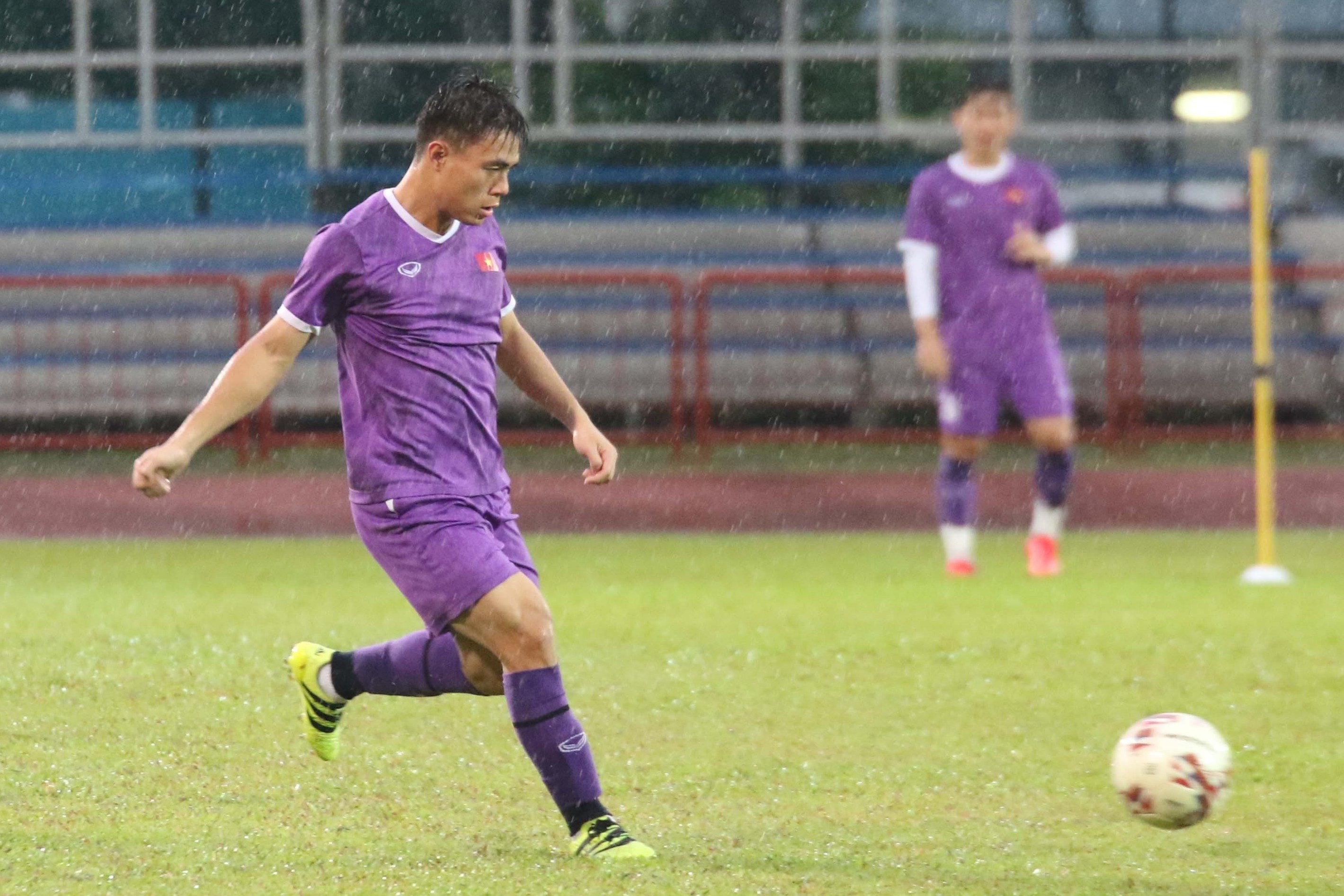 tuyen viet nam tap luyen duoi mua anh 4