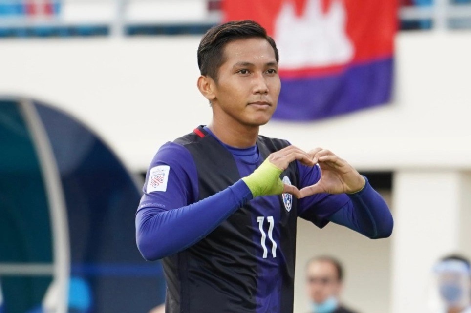 HLV Campuchia tuyen bo se choi tan cong truoc tuyen Viet Nam hinh anh